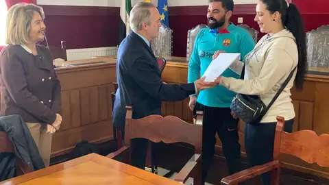 El Consejero Manuel Martín destaca las viviendas proyectadas en la Campiña Sur y la reclamación de la Junta para construir la A-81 El Consejero Manuel Martín destaca las viviendas proyectadas en la Campiña Sur y la reclamación de la Junta para construir la A-81