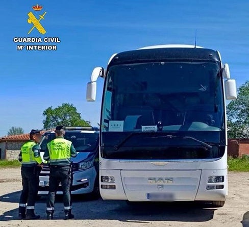 Inmovilizan un autobús escolar en Albox cuyo conductor circulaba drogado Inmovilizan un autobús escolar en Albox cuyo conductor circulaba drogado