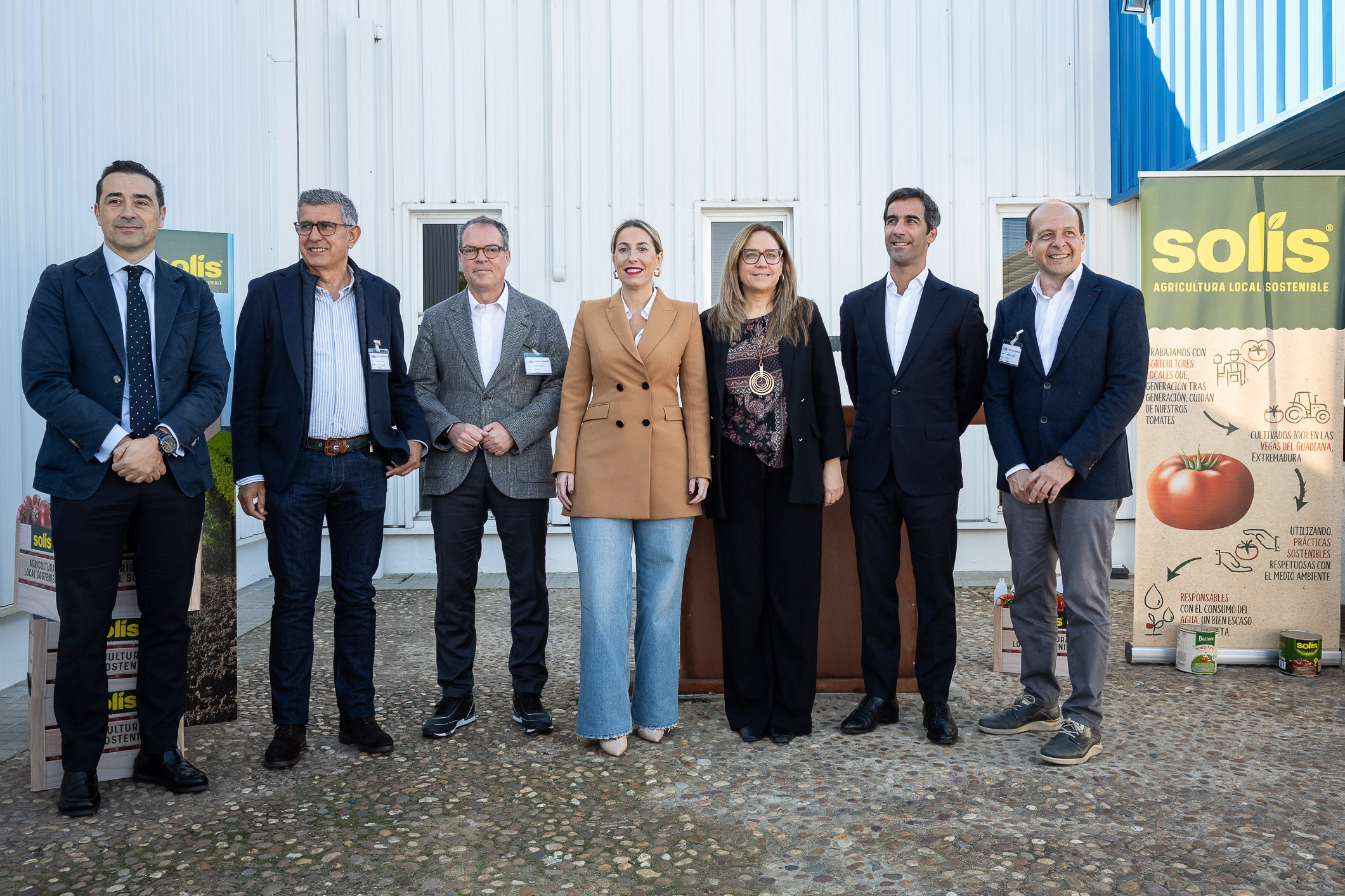 La presidenta de la Junta de Extremadura visita la fábrica de Solís en Miajadas con motivo del 60 aniversario de la marca La presidenta de la Junta de Extremadura visita la fábrica de Solís en Miajadas con motivo del 60 aniversario de la marca