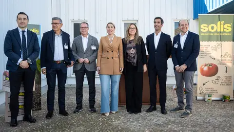 La presidenta de la Junta de Extremadura visita la fábrica de Solís en Miajadas con motivo del 60 aniversario de la marca La presidenta de la Junta de Extremadura visita la fábrica de Solís en Miajadas con motivo del 60 aniversario de la marca