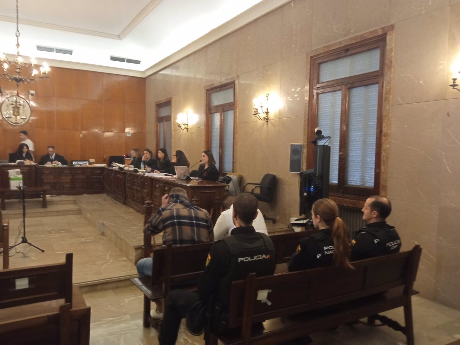 Testigo clave del asesinato del turista: "Vi unos brazos y caer al chico, pero no puedo asegurar que lo tiraran" Testigo clave del asesinato del turista: "Vi unos brazos y caer al chico, pero no puedo asegurar que lo tiraran"