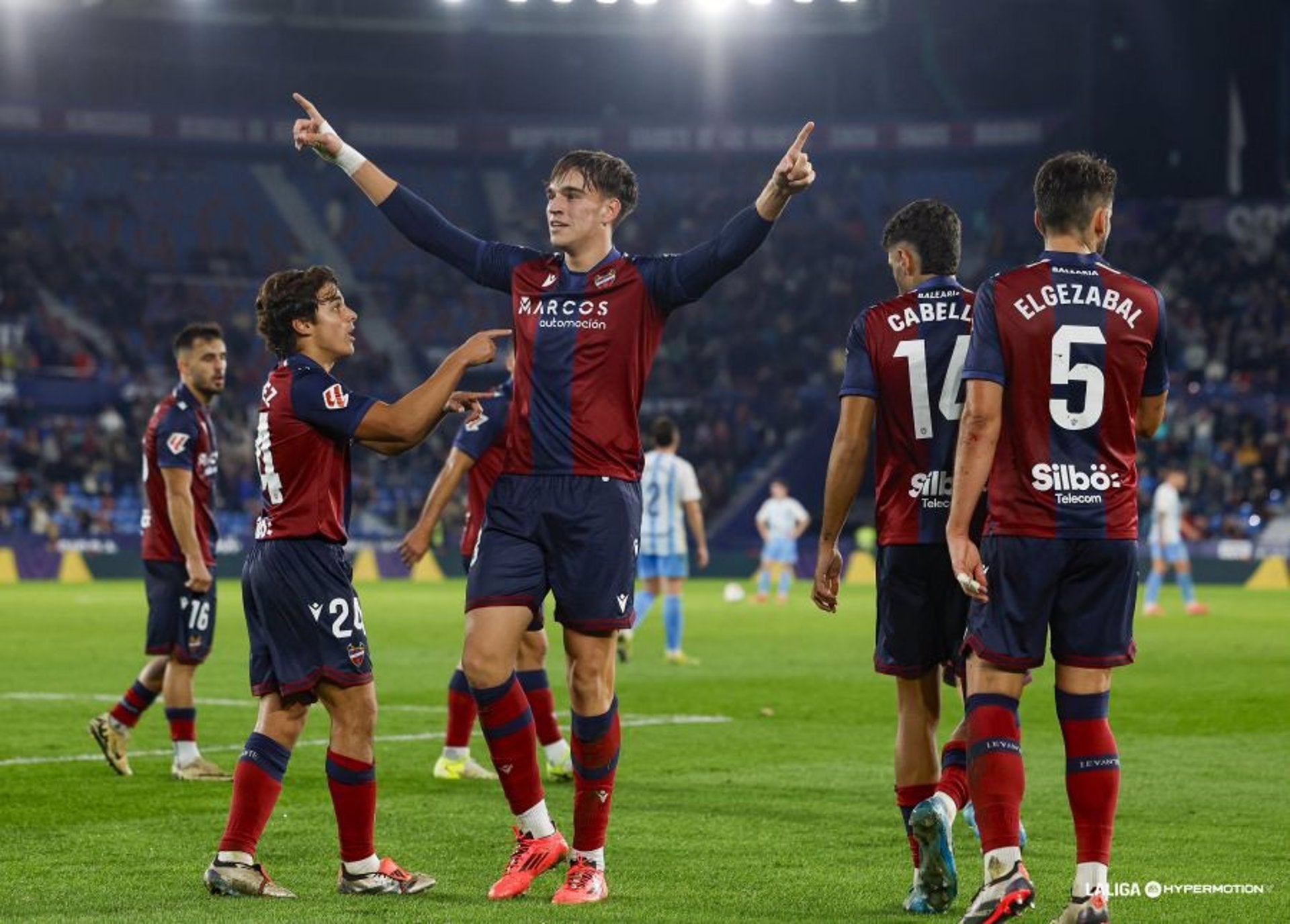 El Levante supera al Málaga y regresa a la zona de 'Playoff' El Levante supera al Málaga y regresa a la zona de 'Playoff'