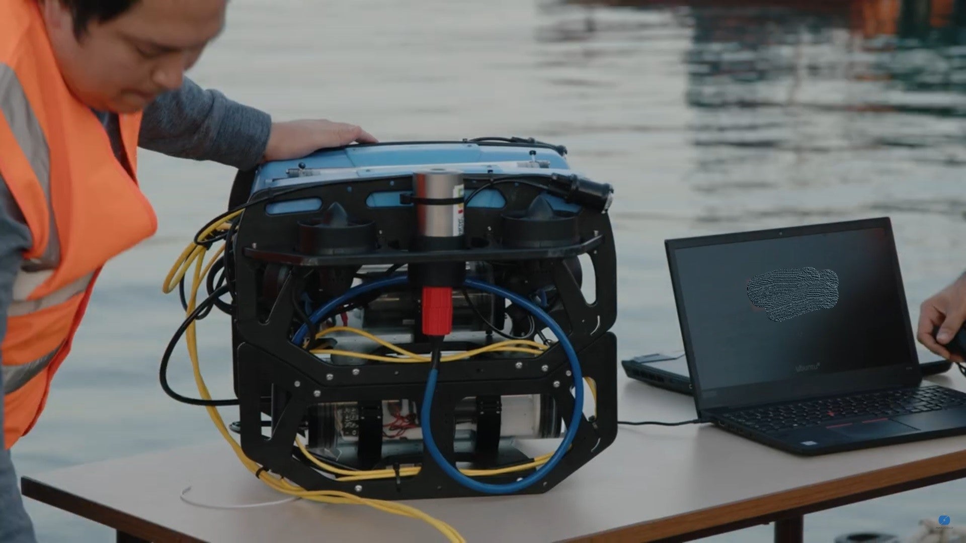 PortCastelló acull amb èxit la primera prova experimental de tele-robòtica submarina inalàmbrica del CIRTESU-UJI en la mar PortCastelló acull amb èxit la primera prova experimental de tele-robòtica submarina inalàmbrica del CIRTESU-UJI en la mar