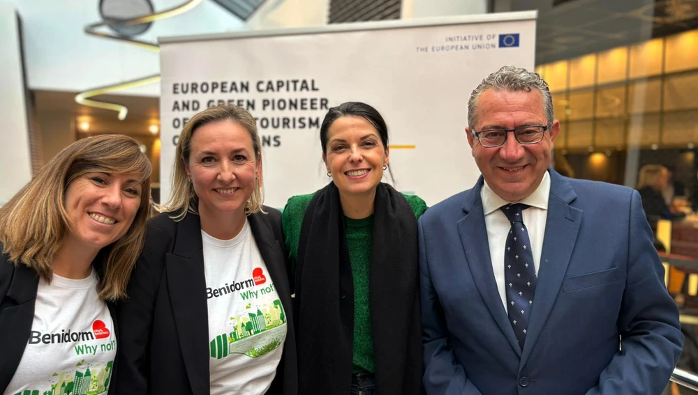 Toni Pérez, Leyre Bilbao y resto de delegación de Benidorm, en Bruselas Toni Pérez, Leyre Bilbao y resto de delegación de Benidorm, en Bruselas