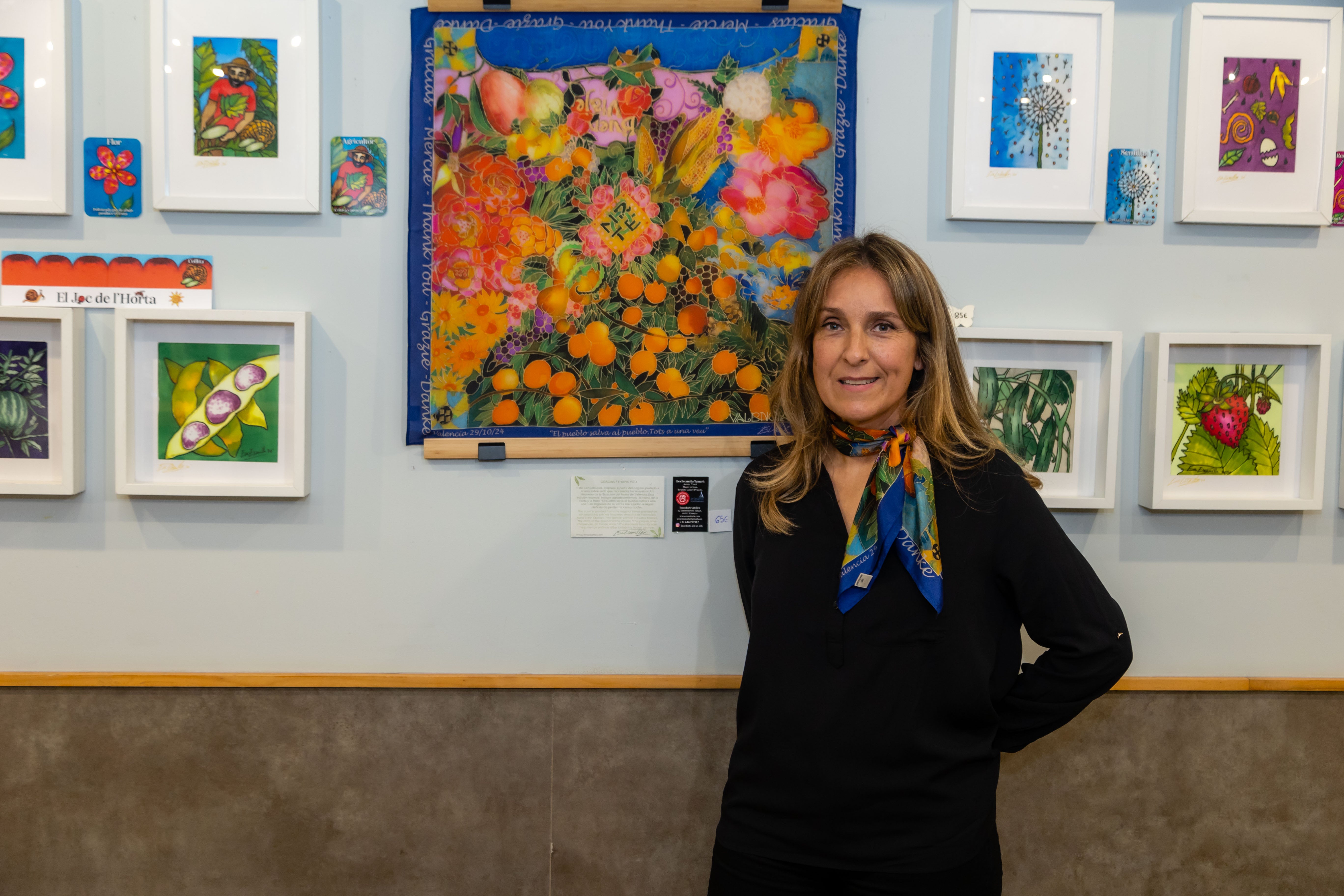 La artista Eva Escamilla expone 'Valencia en Seda' y demuestra que se puede salir de la Dana con la huerta como protagonista La artista Eva Escamilla expone 'Valencia en Seda' y demuestra que se puede salir de la Dana con la huerta como protagonista