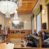 El pleno de Santiago aprueba un suplemento de crédito de más de 1,8 millones de euros para financiar actuaciones deportivas, en el Pazo de Raxoi y en la Plataforma Logística 