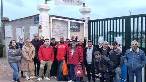 Conserjes en huelga, en la Torre, el pasado 16 de noviembre Mantendrán la huelga en diciembre si no los recibe Inés Rey.