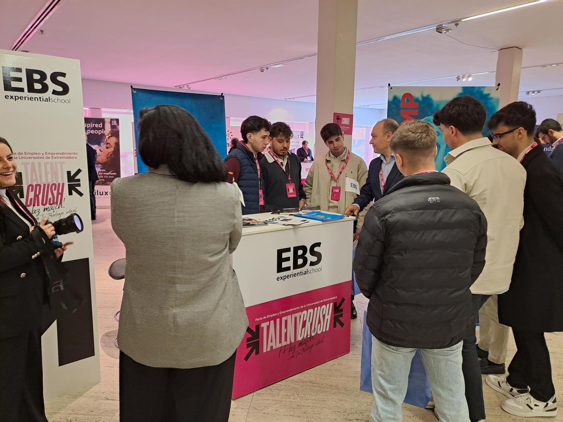 Más de 500 estudiantes participan en Cáceres en la Feria de Empleo y Emprendimiento TalentCrush Más de 500 estudiantes participan en Cáceres en la Feria de Empleo y Emprendimiento TalentCrush