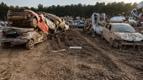 Vehículos destrozados tras la DANA Vehículos destrozados tras la DANA