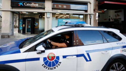 Imagen de archivo de un coche patrulla de la Ertzaintza. Imagen de archivo de un coche patrulla de la Ertzaintza.