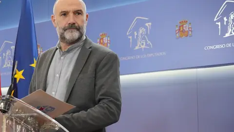 Néstor Rego exixe repor o paso peonil na estación de Santo Estevo Néstor Rego exixe repor o paso peonil na estación de Santo Estevo