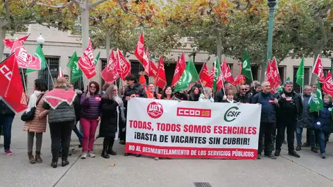 Imagen de la concentración frente al Pignatelli