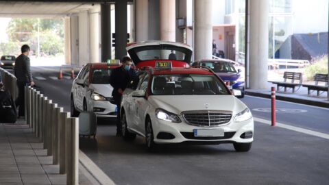 Un taxi en el aeropuerto de Lanzarote