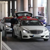Un taxi en el aeropuerto de Lanzarote Un taxi en el aeropuerto de Lanzarote