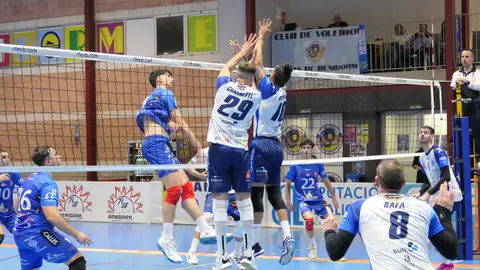 Jornada histórica en el Pabellón Raúl Mesa de Benidorm para el equipo masculino del Servigroup Playas de Benidorm voley pista Jornada histórica en el Pabellón Raúl Mesa de Benidorm para el equipo masculino del Servigroup Playas de Benidorm voley pista