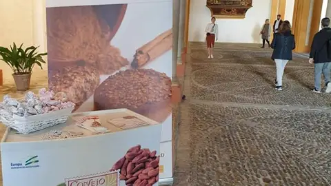 Los mantecados y polvorones de Estepa endulzan la Navidad en los Reales Alcázares de Sevilla Los mantecados y polvorones de Estepa endulzan la Navidad en los Reales Alcázares de Sevilla