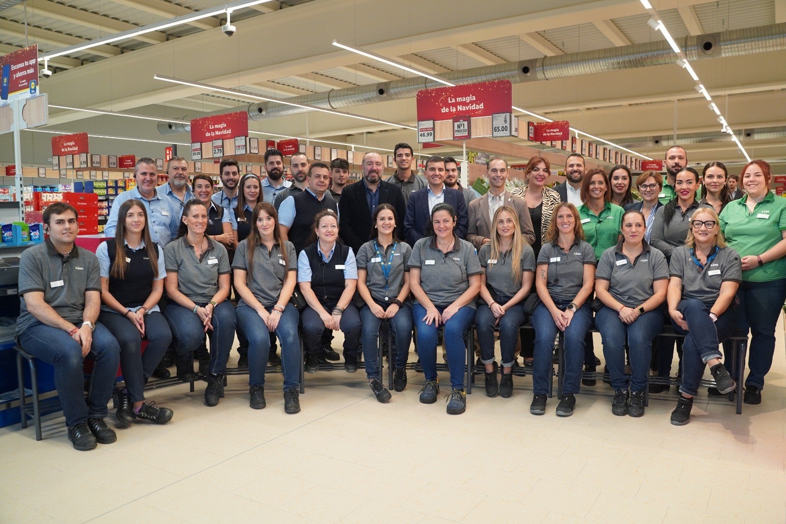 Lidl invierte 5,6 M€ en una nueva tienda en Benalmádena con 30 puestos de trabajo Lidl invierte 5,6 M€ en una nueva tienda en Benalmádena con 30 puestos de trabajo