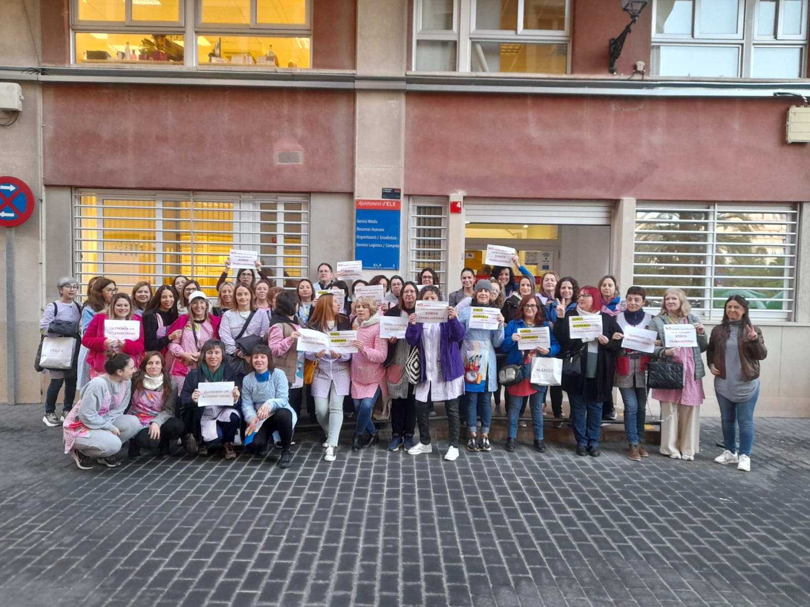 Sindicatos y Ayuntamiento de Elche negocian la aplicación de la jornada de 35 horas en las escuelas infantiles municipales Sindicatos y Ayuntamiento de Elche negocian la aplicación de la jornada de 35 horas en las escuelas infantiles municipales