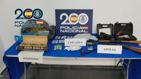 Efectos intervenidos por la Policía Nacional en la operación desarrollada en Elda. Efectos intervenidos por la Policía Nacional en la operación desarrollada en Elda.