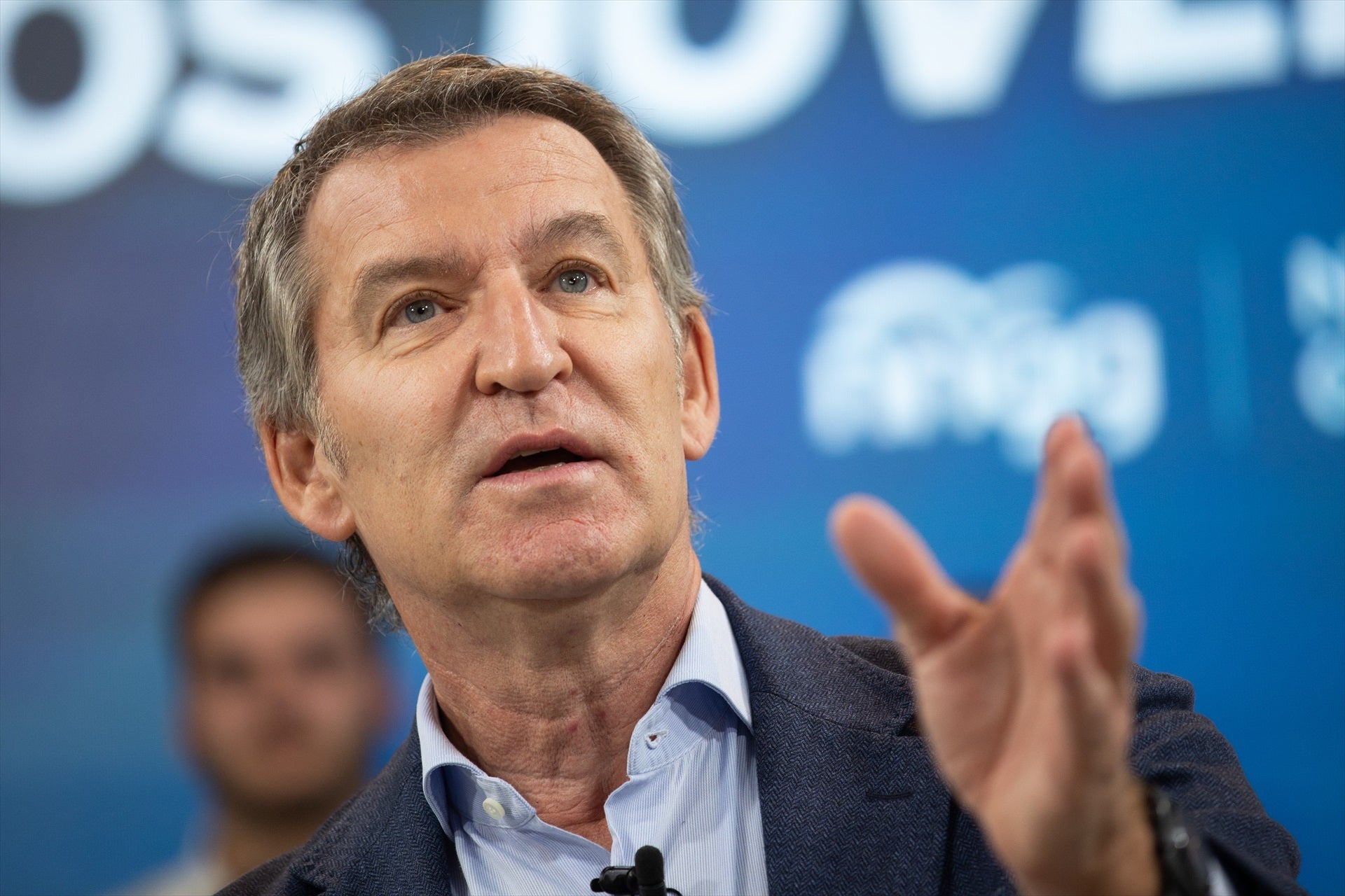 Feijóo se rodea de los alcaldes del PP en la Intermunicipal para presumir de "política útil" Feijóo se rodea de los alcaldes del PP en la Intermunicipal para presumir de "política útil"