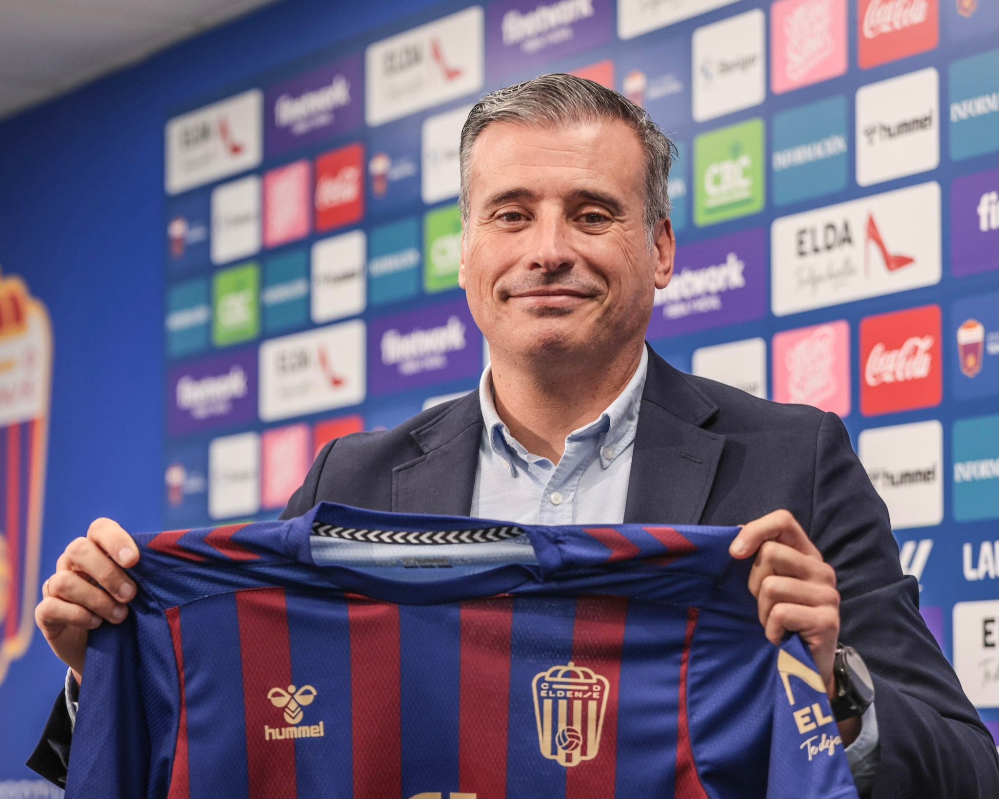 Miguel Ángel Gómez: "¿Seguirá Dani Ponz como entrenador del Eldense hasta junio? Por supuesto que sí" Miguel Ángel Gómez: "¿Seguirá Dani Ponz como entrenador del Eldense hasta junio? Por supuesto que sí"