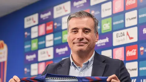 Miguel Ángel Gómez, presentado como nuevo director deportivo del Eldense. Miguel Ángel Gómez, presentado como nuevo director deportivo del Eldense.