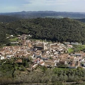 Alájar, desde la Peña de Arias Montano. Alájar, desde la Peña de Arias Montano.