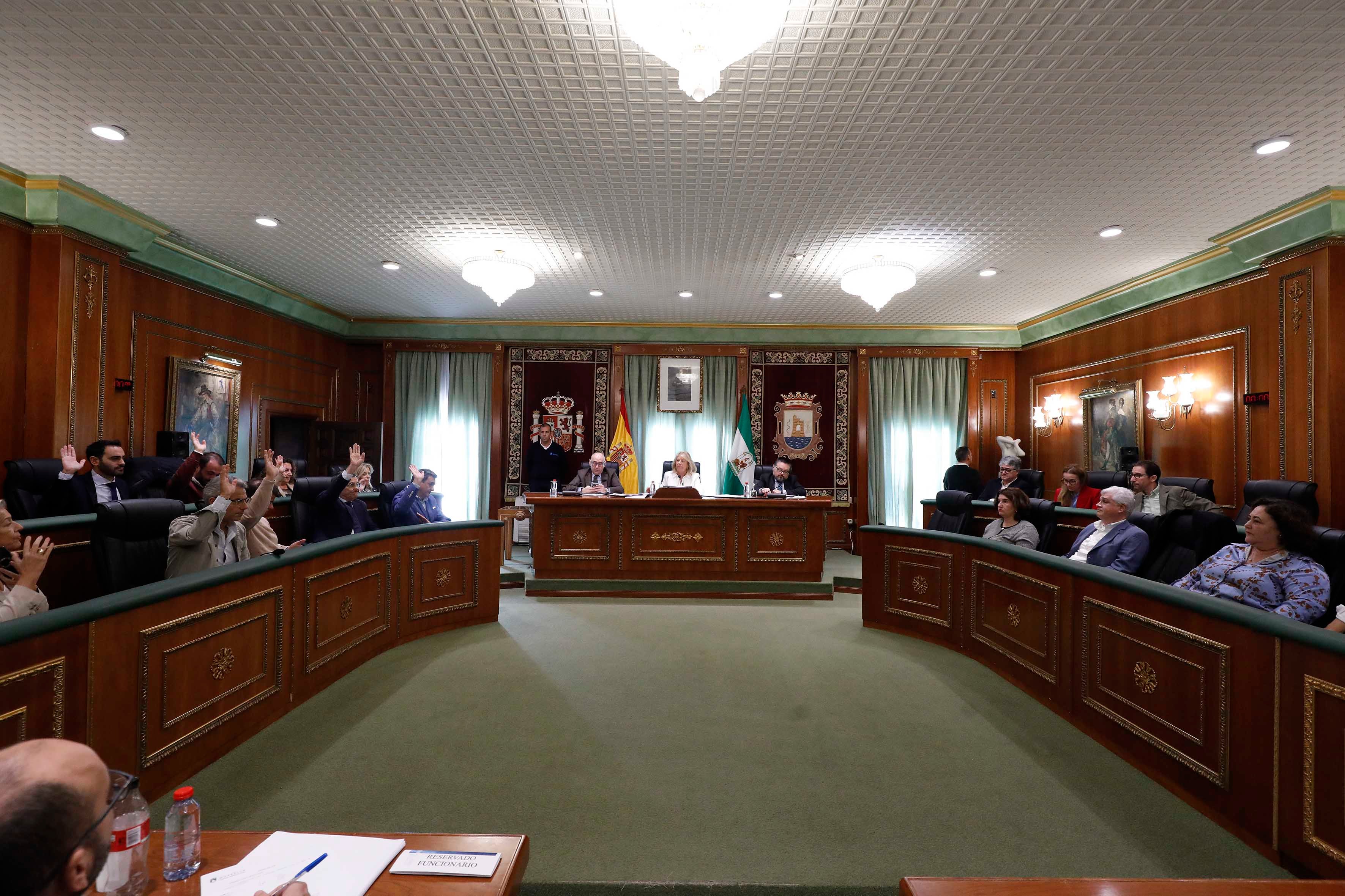 En el pleno ordinario de hoy se votarán tres mociones de urgencia y más de una decena de propuestas En el pleno ordinario de hoy se votarán tres mociones de urgencia y más de una decena de propuestas