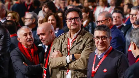 El ministro para la Transformación Digital y de la Función Pública, Óscar López, con Patxi López, Unai Sordo y Pepe Álvarez El ministro para la Transformación Digital y de la Función Pública, Óscar López, con Patxi López, Unai Sordo y Pepe Álvarez