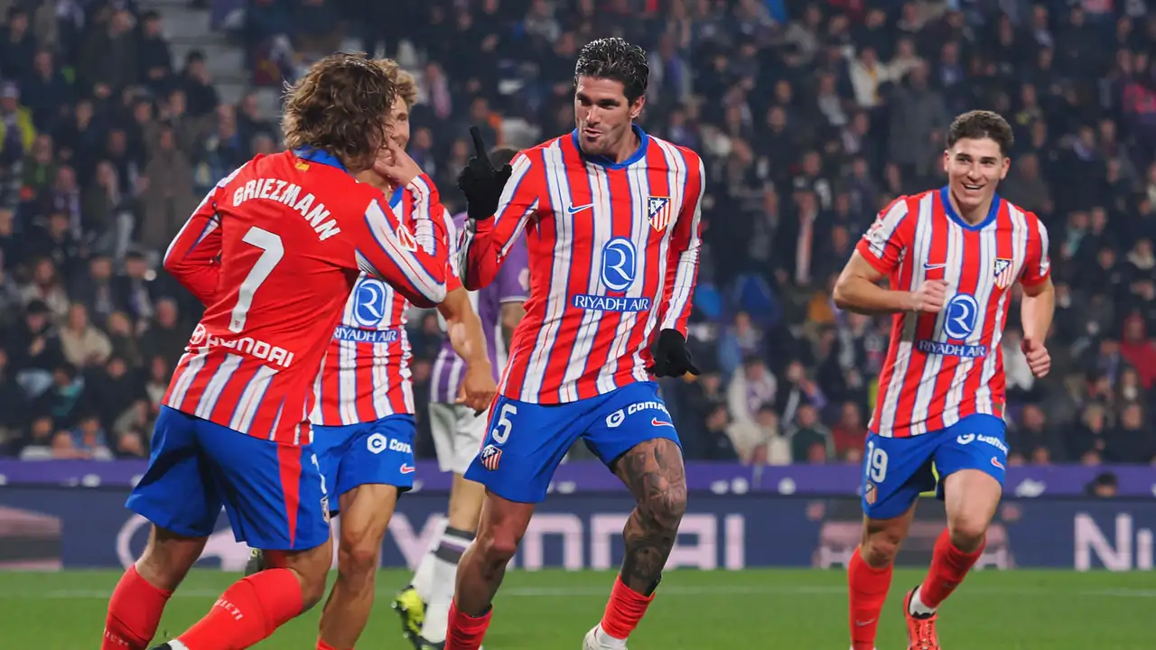 El centrocampista argentino del Atlético de Madrid Rodrigo de Paul celebra uno de los goles de su equipo durante el partido de LaLiga entre el Real Valladolid y el Atlético de Madrid El centrocampista argentino del Atlético de Madrid Rodrigo de Paul celebra uno de los goles de su equipo durante el partido de LaLiga entre el Real Valladolid y el Atlético de Madrid