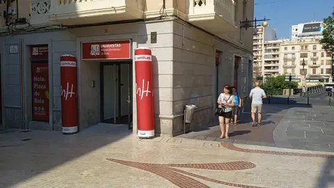 Aula UMH en la Plaça de Baix de Elche. Aula UMH en la Plaça de Baix de Elche.