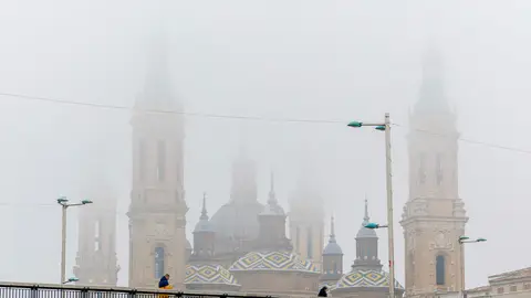 Vista de la Basílica del Pilar en Zaragoza. Un frente traerá una nueva Dana en Canarias en una jornada inestable en Península y Baleares