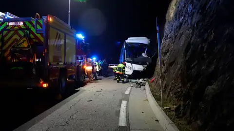 accidente de un autobús español que tuvo lugar este domingo en una carretera de montaña en el departamento de Pirineos Orientales, en el sur del Francia. accidente de un autobús español que tuvo lugar este domingo en una carretera de montaña en el departamento de Pirineos Orientales, en el sur del Francia.