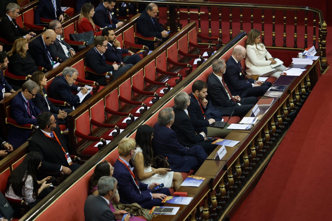 El Senado acoge una cumbre contra el aborto entre críticas del Gobierno que la califica como "intolerable" El Senado acoge una cumbre contra el aborto entre críticas del Gobierno que la califica como "intolerable"