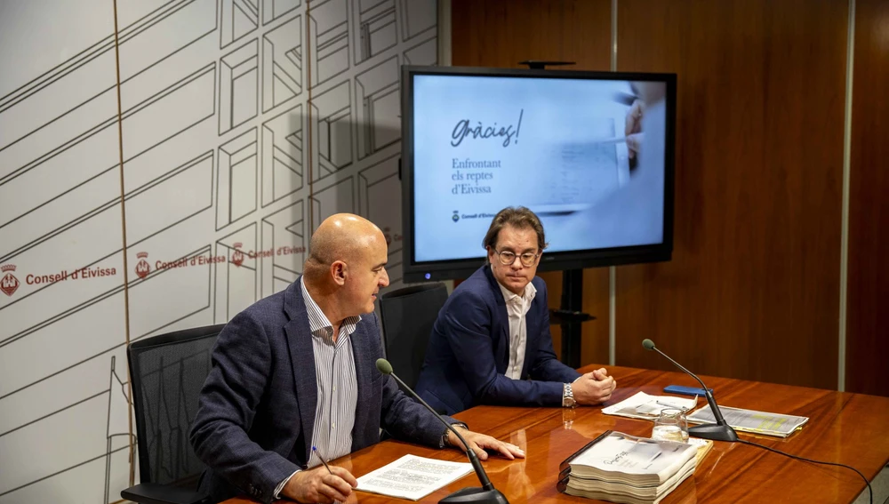 Los presupuestos fueron presentados por el presidente del Consell Vicent Marí y el conseller Salvador Losa Los presupuestos fueron presentados por el presidente del Consell Vicent Marí y el conseller Salvador Losa