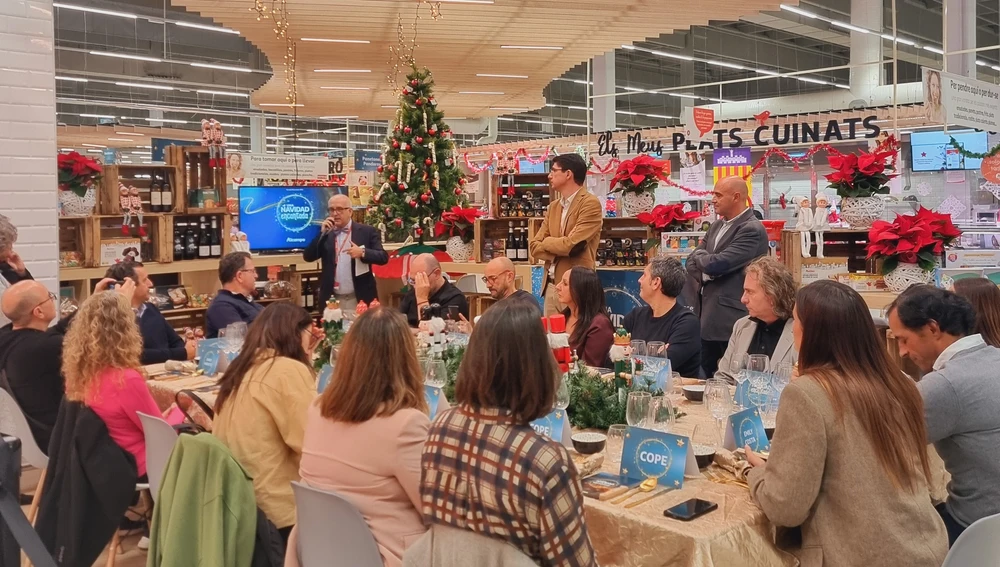 Productores y medios de comunicación han acudido al evento gastronómico ofrecido por Alcampo Mallorca para presentar su campaña "Navidad encantada". Productores y medios de comunicación han acudido al evento gastronómico ofrecido por Alcampo Mallorca para presentar su campaña "Navidad encantada".