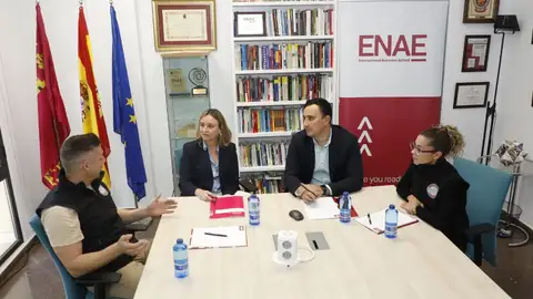 ENAE International Business School lanza la campaña “Árbol Solidario: Cada adorno cuenta” en apoyo a La Tourné Teatro ENAE International Business School lanza la campaña “Árbol Solidario: Cada adorno cuenta” en apoyo a La Tourné Teatro