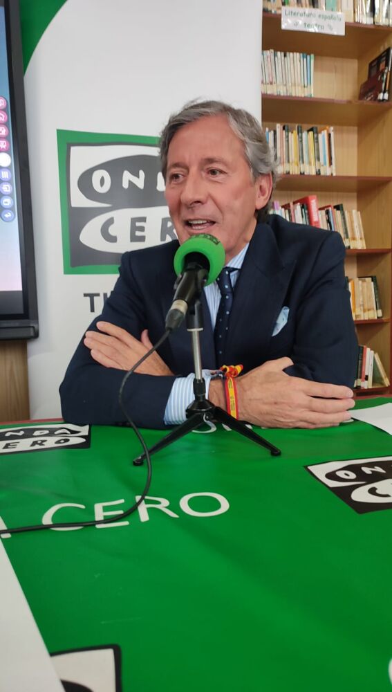 Jesús Álvarez, periodista y distinguido con la insignia de oro.