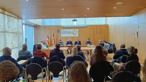 Reunión en la comarca del Bajo Martín entre los representantes del Instituto Aragonés del Agua y los pueblos que se abastecen del pantano de Cueva Foradada Reunión en la comarca del Bajo Martín entre los representantes del Instituto Aragonés del Agua y los pueblos que se abastecen del pantano de Cueva Foradada