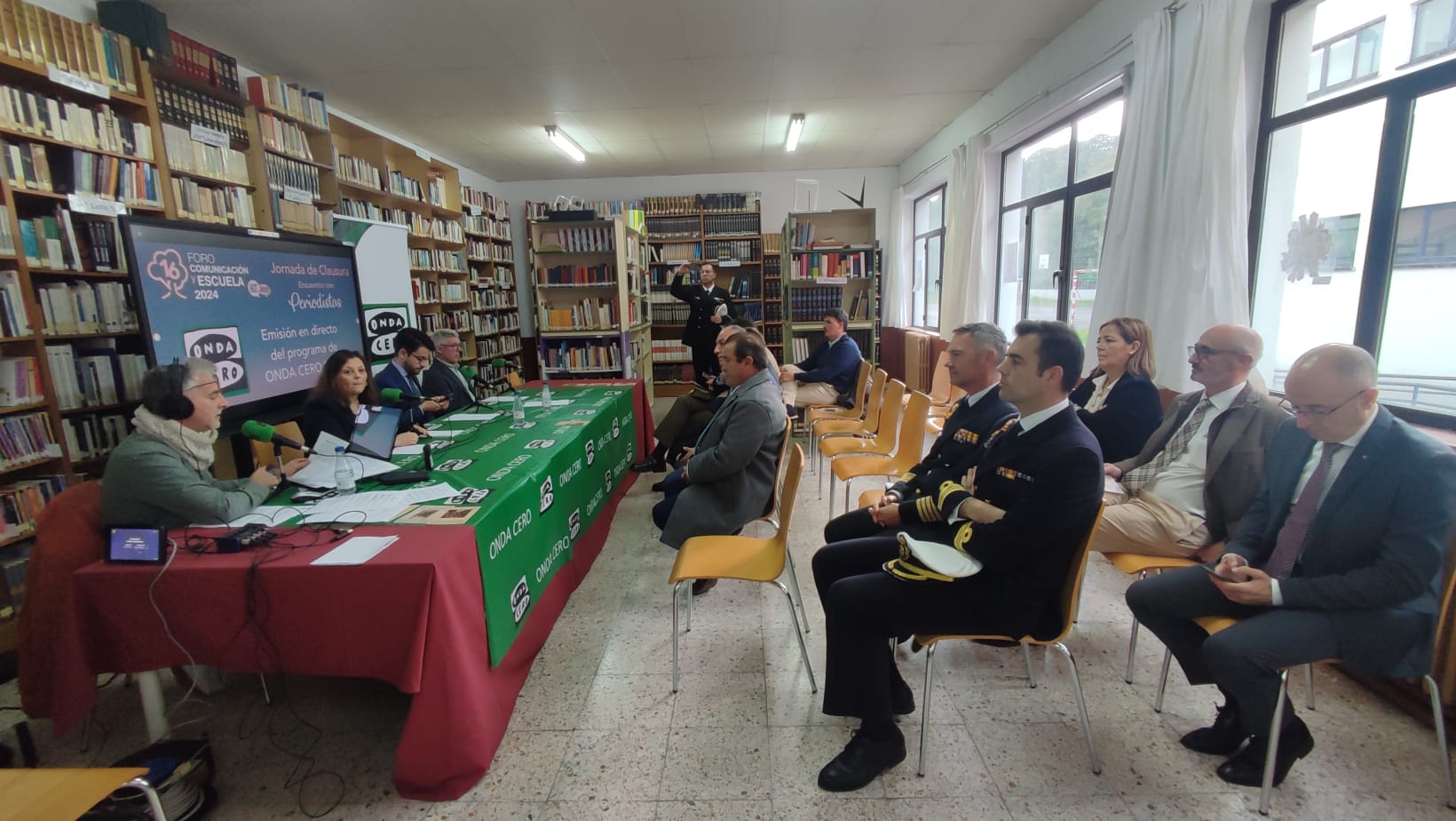 Asturias en la Onda desde Vegadeo con motivo de la clausura del XVI Foro Comunicación Escuela. Asturias en la Onda desde Vegadeo con motivo de la clausura del XVI Foro Comunicación Escuela.