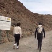 Senderistas acceden al Teide en el primer fin de semana de restricciones implantadas por el Cabildo de Tenerife