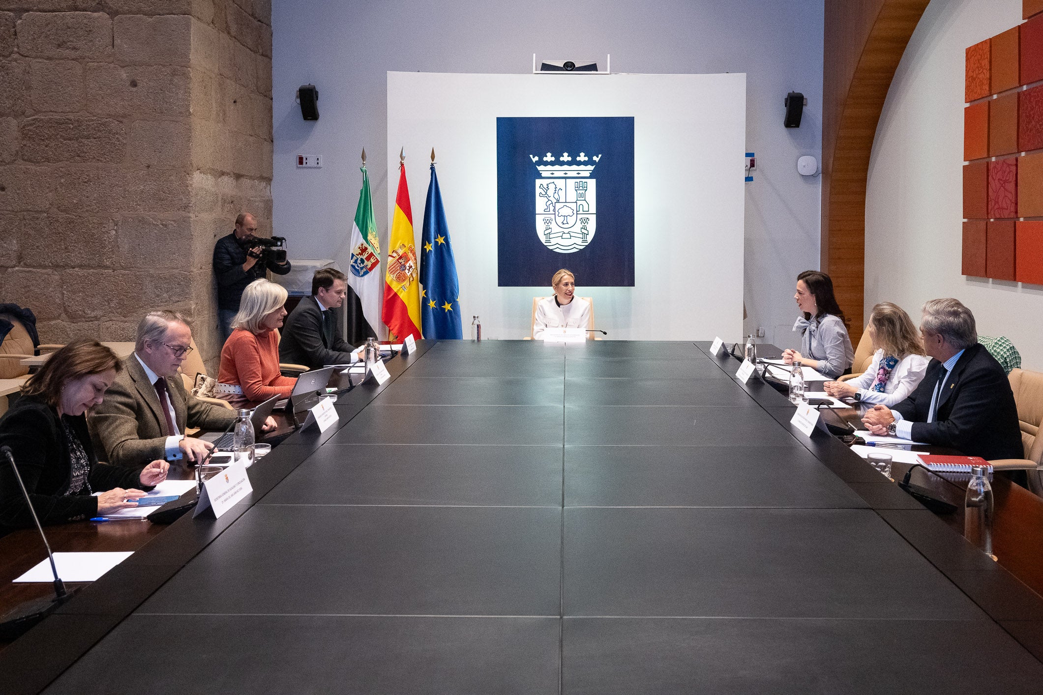 El Consejo de Gobierno aprueba la construcción del Centro de Referencia Nacional para la Atención de Enfermos de ELA en Cáceres El Consejo de Gobierno aprueba la construcción del Centro de Referencia Nacional para la Atención de Enfermos de ELA en Cáceres