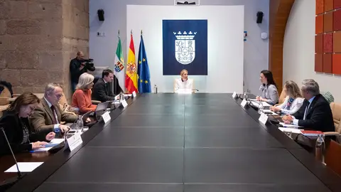 El Consejo de Gobierno aprueba la construcción del Centro de Referencia Nacional para la Atención de Enfermos de ELA en Cáceres El Consejo de Gobierno aprueba la construcción del Centro de Referencia Nacional para la Atención de Enfermos de ELA en Cáceres