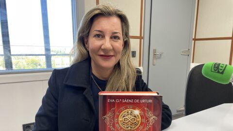 La escritora Eva Garc&iacute;a S&aacute;enz de Urturi