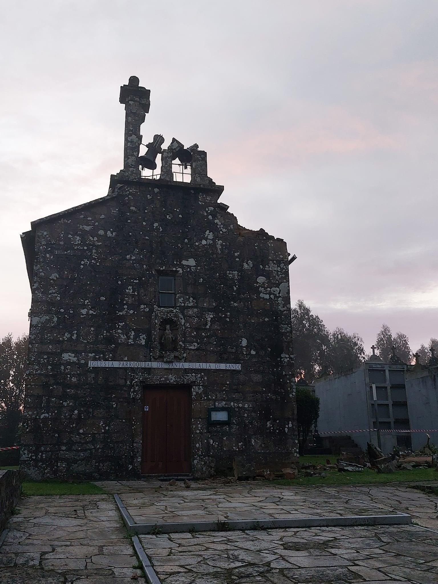 Un rayo destroza el campanario de la Iglesia de Bando Un rayo destroza el campanario de la Iglesia de Bando