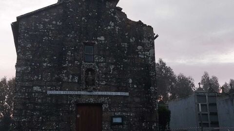 Un rayo destroza el campanario de la Iglesia de Bando