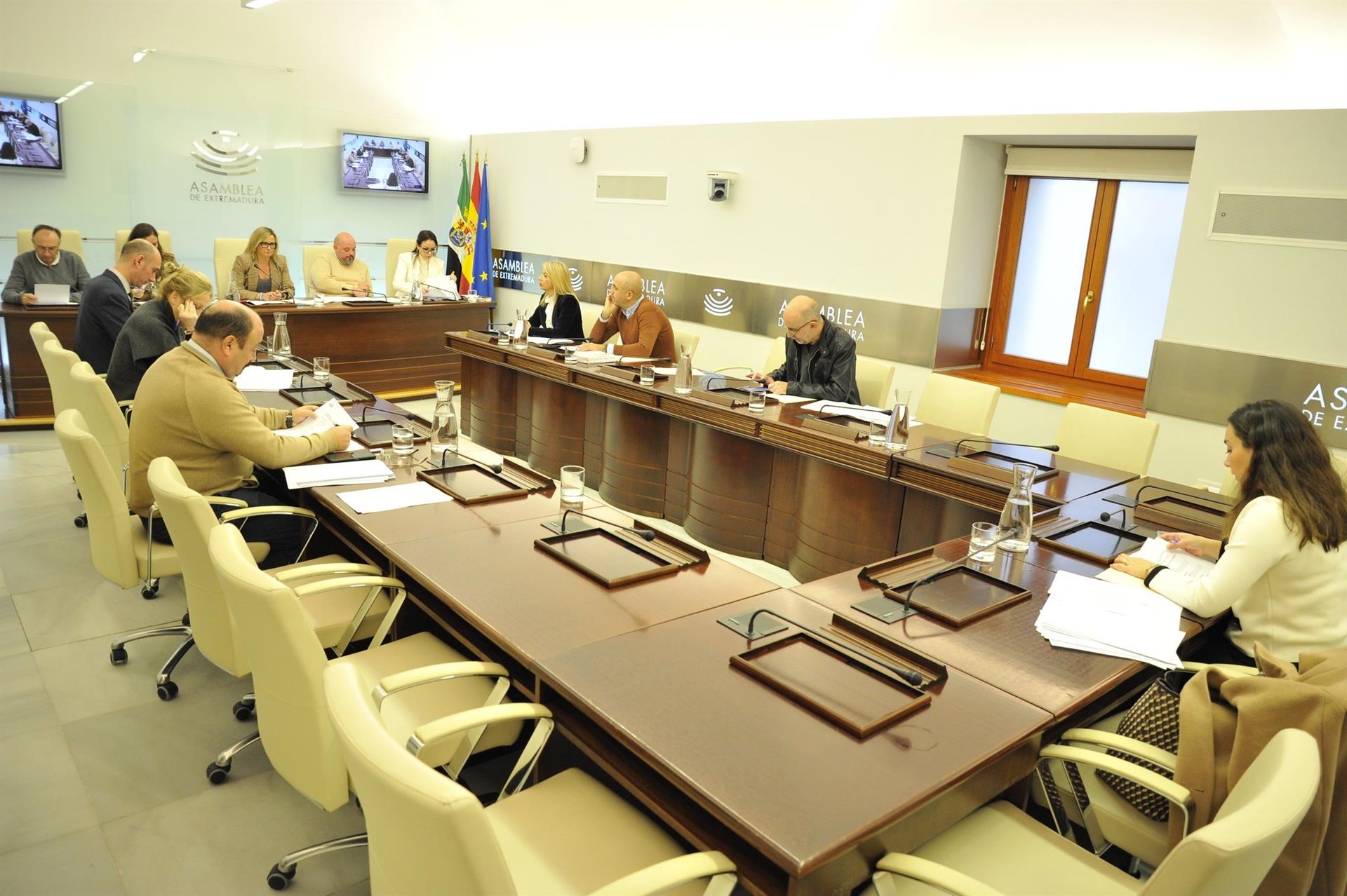 La Asamblea debate el jueves la propuesta de ley de Vox para anticipar la segunda actividad en la policía local La Asamblea debate el jueves la propuesta de ley de Vox para anticipar la segunda actividad en la policía local