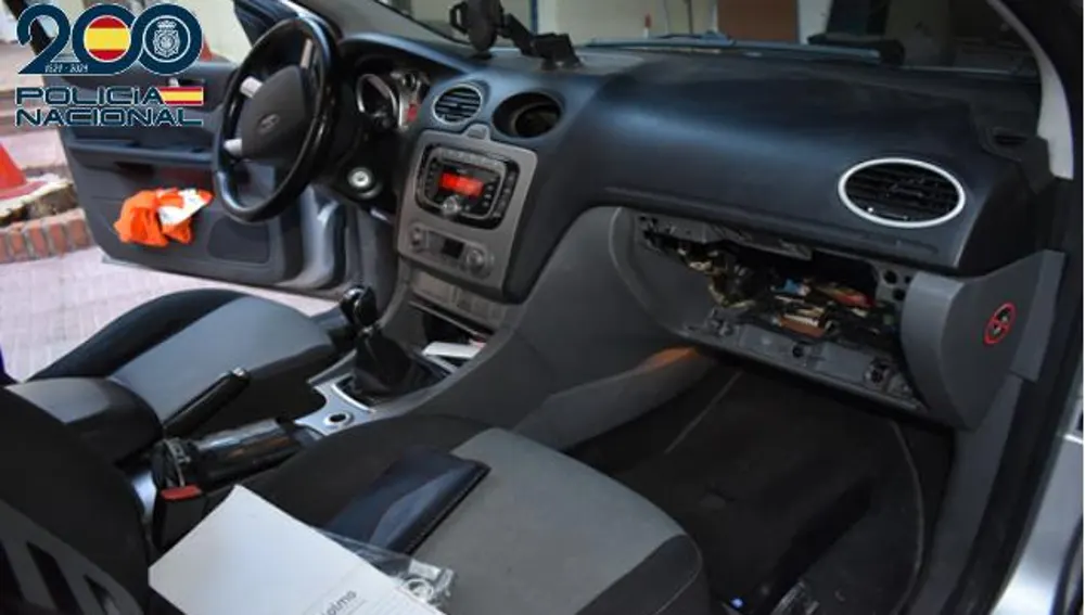 Vehículo en el que se transportaba la droga Vehículo en el que se transportaba la droga