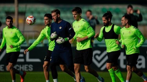 Entrenamiento del Betis en la Ciudad Deportiva.