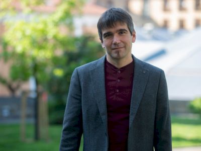 Javier Arakama: ‘Estamos en un proceso muy bonito de recuperación del euskera’ Javier Arakama: ‘Estamos en un proceso muy bonito de recuperación del euskera’